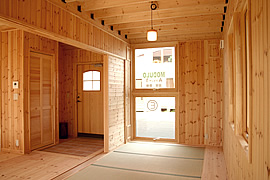 モダン和室のインテリア・部屋の配置・和室を玄関横に配置